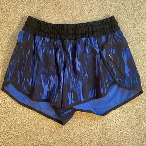 Lululemon Tracker Shorts 4” Size 8